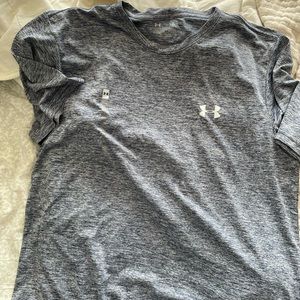 Under armour gym shirt new never worn size XL